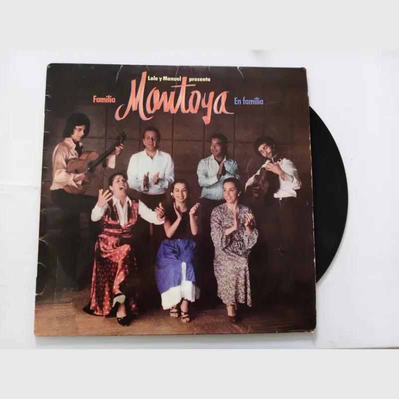 Portada de Presenta Familia Montoya, de Lole y Manuel