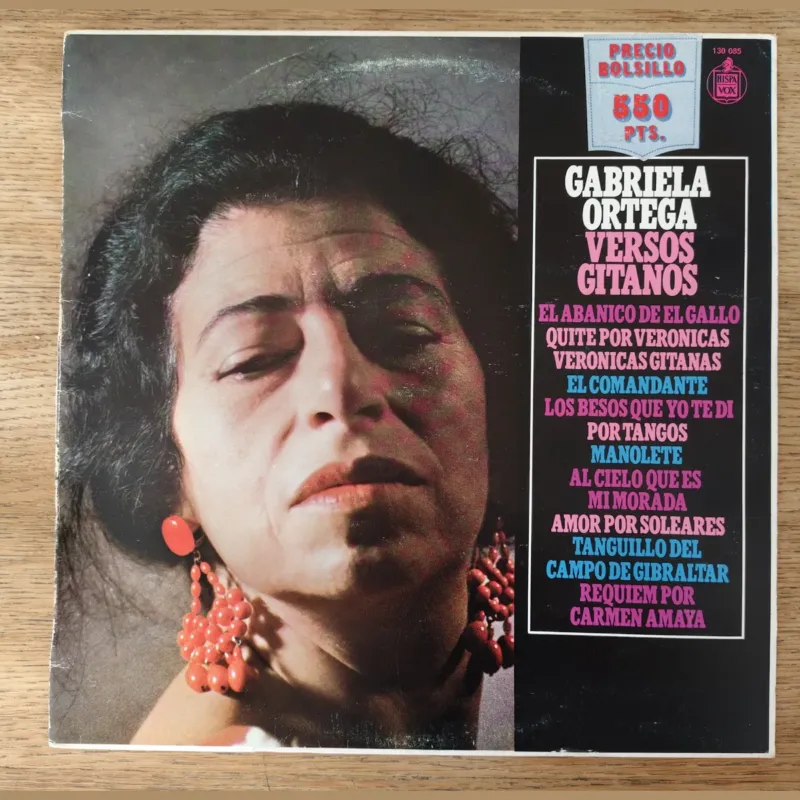 Portada de Versos gitanos, de Gabriela Ortega